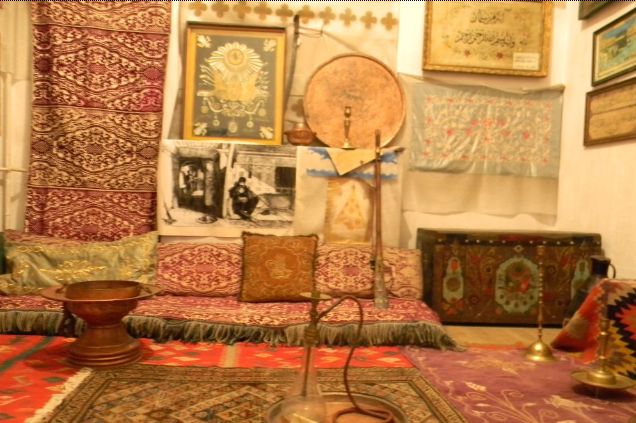 Interior dintr-o casa turceasca de pe insula Ada Kaleh, reconstruit la Muzeul Regiunii Portile de Fier